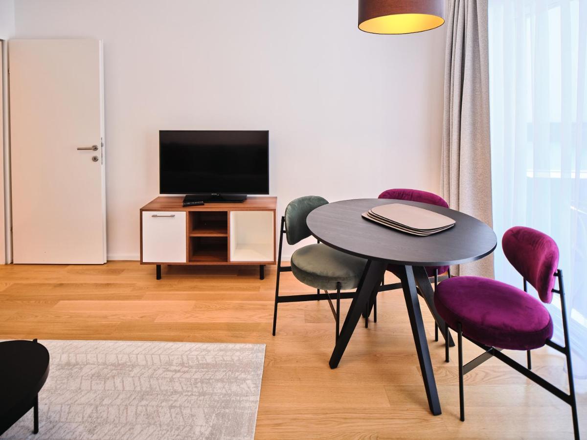 Myfavorit Apartments - Spacious Apartments Next To Puplic Transport U1 Direct Connection To Citycenter Viena Exterior foto